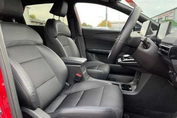 MG MG4 EV 64kWh Trophy Long Range Hatchback 5dr Electric Auto (203 ps)