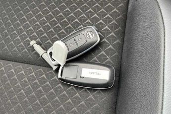NISSAN JUKE 1.0 DIG-T N-Connecta SUV 5dr Petrol DCT Auto Euro 6 (s/s) (114 p