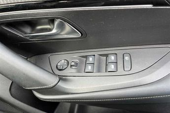 Peugeot E-2008 50kWh GT Premium SUV 5dr Electric Auto (136 ps)