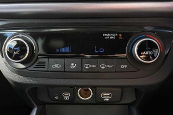 HYUNDAI i10 1.2 Premium Hatchback 5dr Petrol Auto Euro 6 (s/s) (79 ps)