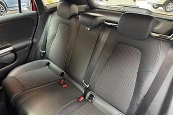 MERCEDES-BENZ GLA 2.0 GLA200d Sport (Executive) SUV 5dr Diesel 8G-DCT Euro 6 (s/s)