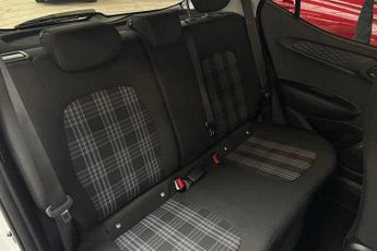 HYUNDAI i10 1.2 Premium Hatchback 5dr Petrol Auto Euro 6 (s/s) (79 ps)