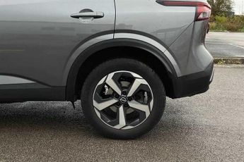 Nissan Qashqai 1.3 DIG-T MHEV N-Connecta SUV 5dr Petrol Hybrid XTRON Euro 6 (s/