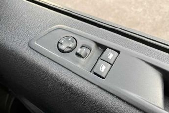 VAUXHALL VIVARO LIFE Electric 49kWh Combi XL MPV 5dr Electric Auto LWB (9 Seat, 7.4kW Charger)