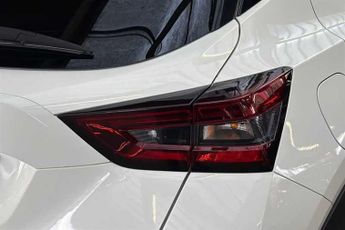 NISSAN JUKE 1.0 DIG-T N-Connecta SUV 5dr Petrol DCT Auto Euro 6 (s/s) (114 p