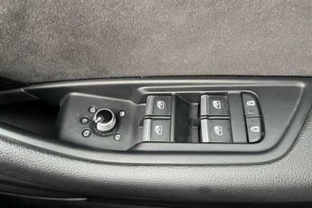 AUDI A4 AVANT 2.0 TFSI 35 Black Edition Estate 5dr Petrol S Tronic Euro 6 (s/s