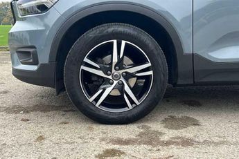 VOLVO XC40 1.5 T3 R-Design SUV 5dr Petrol Auto Euro 6 (s/s) (163 ps)