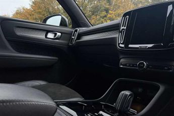 VOLVO XC40 1.5 T3 R-Design SUV 5dr Petrol Auto Euro 6 (s/s) (163 ps)