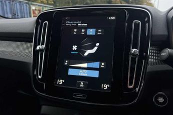 VOLVO XC40 1.5 T3 R-Design SUV 5dr Petrol Auto Euro 6 (s/s) (163 ps)