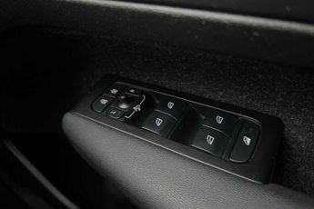 VOLVO XC40 1.5 T3 R-Design SUV 5dr Petrol Auto Euro 6 (s/s) (163 ps)