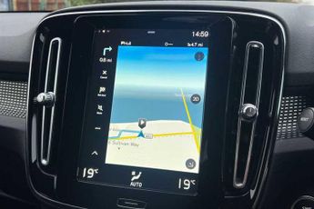 VOLVO XC40 1.5 T3 R-Design SUV 5dr Petrol Auto Euro 6 (s/s) (163 ps)