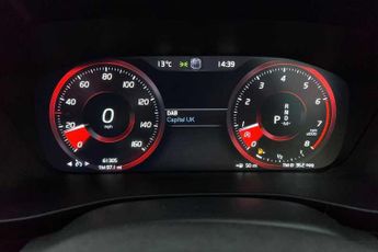 VOLVO XC40 1.5 T3 R-Design SUV 5dr Petrol Auto Euro 6 (s/s) (163 ps)