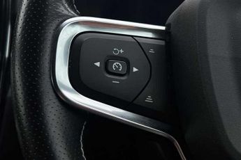 VOLVO XC40 1.5 T3 R-Design SUV 5dr Petrol Auto Euro 6 (s/s) (163 ps)