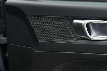 VOLVO XC40 1.5 T3 R-Design SUV 5dr Petrol Auto Euro 6 (s/s) (163 ps)