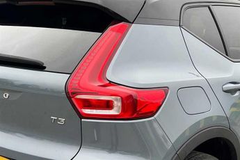 VOLVO XC40 1.5 T3 R-Design SUV 5dr Petrol Auto Euro 6 (s/s) (163 ps)