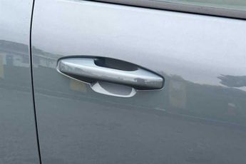 VOLVO XC40 1.5 T3 R-Design SUV 5dr Petrol Auto Euro 6 (s/s) (163 ps)