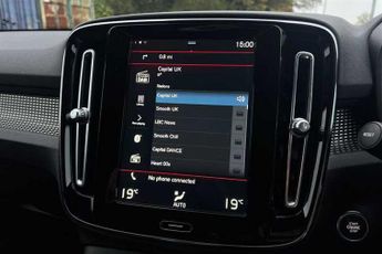 VOLVO XC40 1.5 T3 R-Design SUV 5dr Petrol Auto Euro 6 (s/s) (163 ps)
