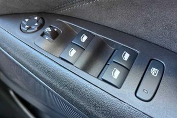 VAUXHALL CROSSLAND 1.2 Turbo Ultimate SUV 5dr Petrol Auto Euro 6 (s/s) (130 ps)