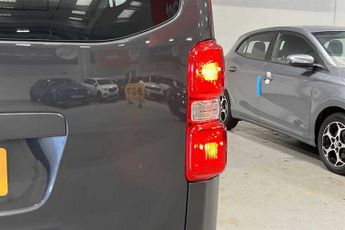 VAUXHALL VIVARO LIFE Electric 49kWh Combi XL MPV 5dr Electric Auto LWB (9 Seat, 7.4kW Charger)