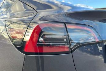 TESLA MODEL 3 Saloon 4dr Electric Auto RWD (241 bhp)