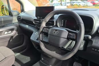 VAUXHALL COMBO LIFE Electric 52kWh Ultimate XL MPV 5dr Electric Auto (7.4kW Charger) (136 ps)