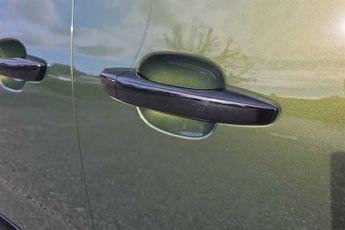 VAUXHALL COMBO LIFE Electric 52kWh Ultimate XL MPV 5dr Electric Auto (7.4kW Charger) (136 ps)