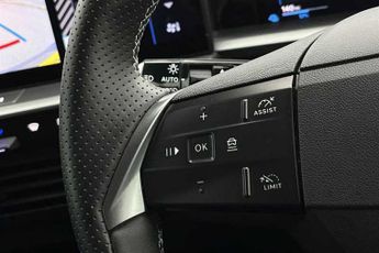 Vauxhall Grandland Electric 73kWh GS SUV 5dr Electric Auto (213 ps)