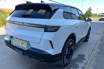 Vauxhall Grandland Electric 73kWh Ultimate SUV 5dr Electric Auto (213 ps)