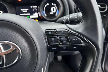 Toyota Yaris Cross 1.5 VVT-h (116 PS) Icon 5 Door Petrol Hybrid SUV Automatic *** 1