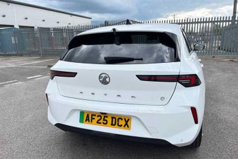 Vauxhall Astra Electric 54kWh Griffin Hatchback 5dr Electric Auto (156 ps)