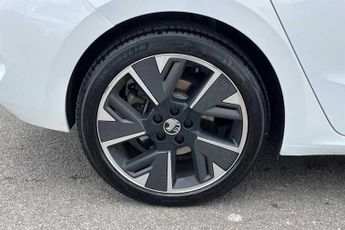 Vauxhall Astra Electric 54kWh Griffin Hatchback 5dr Electric Auto (156 ps)