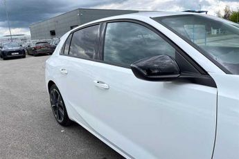 Vauxhall Astra Electric 54kWh Griffin Hatchback 5dr Electric Auto (156 ps)