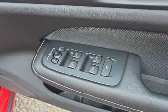 VOLVO S60 2.0 B5 MHEV R-Design Saloon 4dr Petrol Hybrid Auto Euro 6 (s/s) 