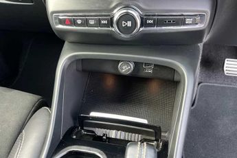 Volvo Xc40 2.0 T4 (190 PS) R-Design 5 Door Petrol SUV AWD Automatic *** 360