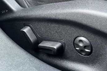 VAUXHALL ASTRA Electric 54kWh Ultimate Hatchback 5dr Electric Auto (156 ps)