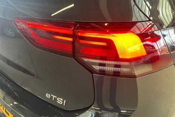 VOLKSWAGEN GOLF 1.5 eTSI MHEV R-Line Hatchback 5dr Petrol Hybrid DSG Euro 6 (s/s