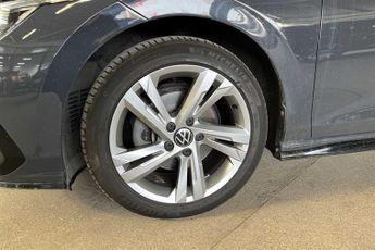 VOLKSWAGEN GOLF 1.5 eTSI MHEV R-Line Hatchback 5dr Petrol Hybrid DSG Euro 6 (s/s