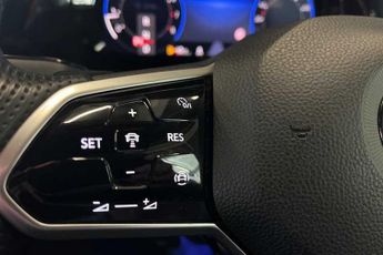 VOLKSWAGEN GOLF 1.5 eTSI MHEV R-Line Estate 5dr Petrol Hybrid DSG Euro 6 (s/s) (