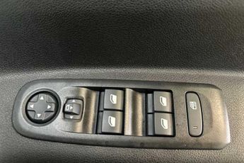 VAUXHALL COMBO LIFE Electric 52kWh Ultimate MPV 5dr Electric Auto (7.4kW Charger) (136 ps)