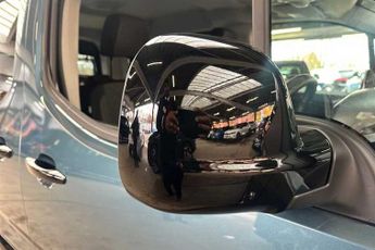 VAUXHALL COMBO LIFE Electric 52kWh Ultimate MPV 5dr Electric Auto (7.4kW Charger) (136 ps)