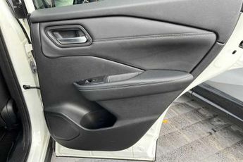 Nissan Qashqai 1.3 DIG-T MHEV N-Connecta SUV 5dr Petrol Hybrid XTRON Euro 6 (s/