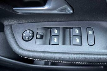 VAUXHALL MOKKA Electric 50kWh Ultimate Edition SUV 5dr Electric Auto (136 ps)