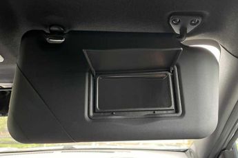 Nissan Juke 1.0 DIG-T (114 PS) N-Connecta 5 Door Petrol SUV Automatic *** 1 