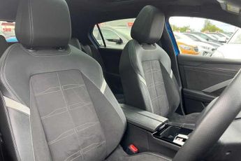 VAUXHALL ASTRA Electric 54kWh Ultimate Hatchback 5dr Electric Auto (156 ps)