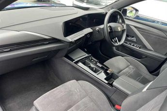 VAUXHALL ASTRA Electric 54kWh Ultimate Hatchback 5dr Electric Auto (156 ps)
