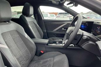 VAUXHALL ASTRA Electric 54kWh Ultimate Hatchback 5dr Electric Auto (156 ps)