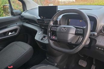 VAUXHALL COMBO LIFE Electric 52kWh Ultimate MPV 5dr Electric Auto (7.4kW Charger) (136 ps)