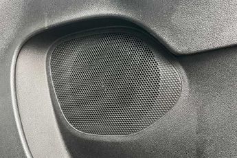 VAUXHALL COMBO LIFE Electric 50kWh Design XL MPV 5dr Electric Auto (7.4kW Charger) (136 ps)