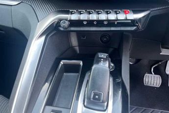 Peugeot 5008 1.2i PureTech (130 PS) Allure 5 Door Petrol SUV Automatic *** 1 