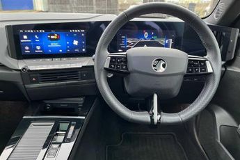 Vauxhall Astra Electric 54kWh Ultimate Hatchback 5dr Electric Auto (156 ps)